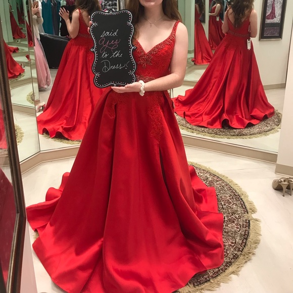Mac Duggal Prom Dress